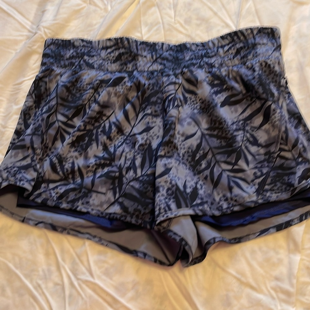 Avis lined running shorts. Size XL